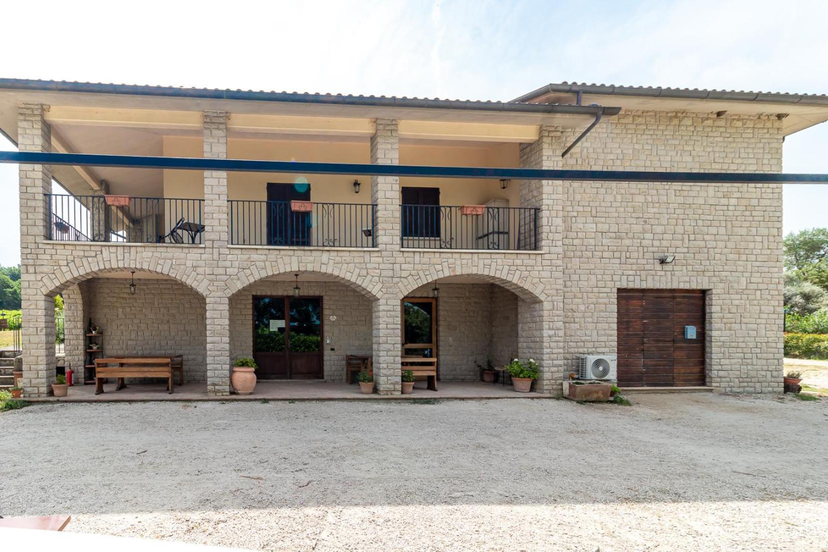 Agriturismo La Vite E L'Ulivo Baschi Εξωτερικό φωτογραφία